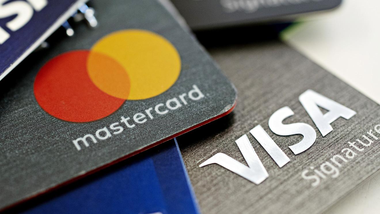 Phân biệt thẻ tín dụng Visa và Mastercard? Nên làm thẻ loại nào?